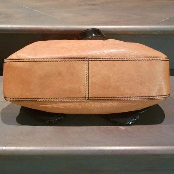 Fendi B Bag - Picture 4 of 8